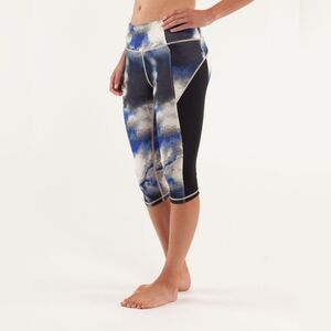Lululemon 105 F Crop Blue and Black Abstract Women's Leggings